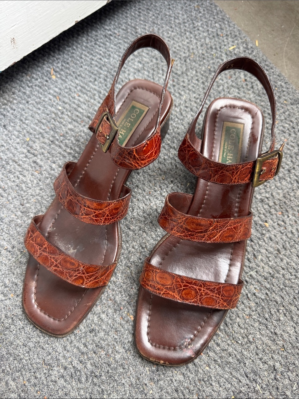 COLE HAAN BROWN CROC LIKE LEATHER SANDALS SIZE 9.5B
